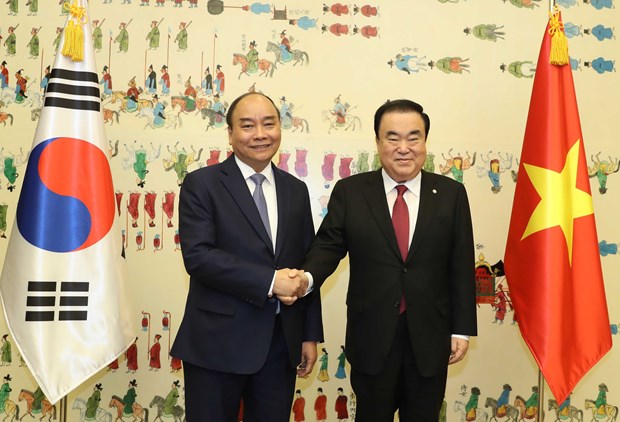 PM Nguyen Xuan Phuc meets with speaker of RoK parliament hinh anh 1