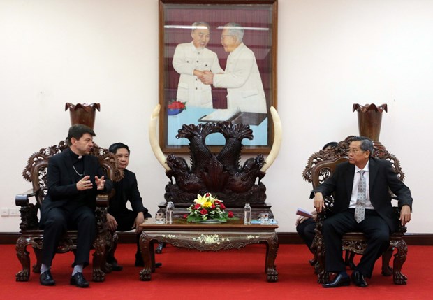 Vatican special envoy Archbishop Marek Zalewski meets An Giang leaders hinh anh 1