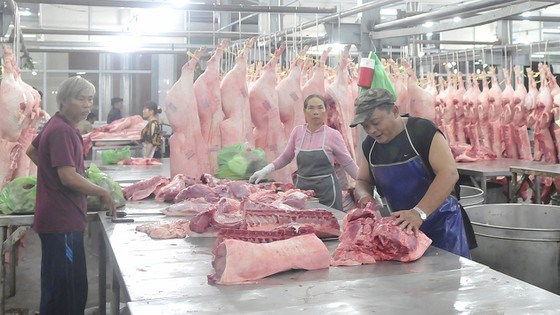 Pork price pushes up November CPI hinh anh 1