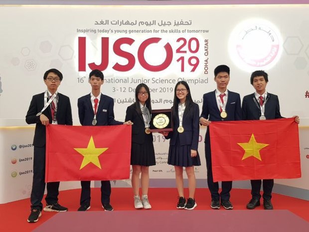 Vietnamese students win three golds, three silvers at IJSO hinh anh 1