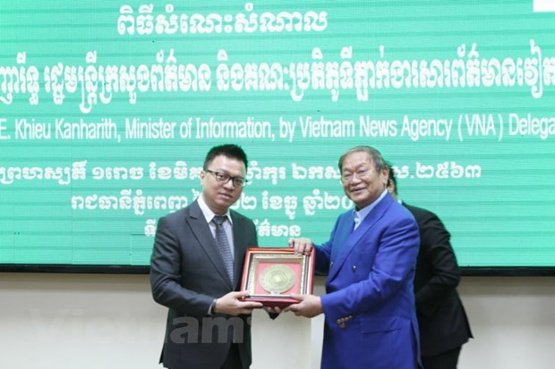 Vietnamese, Cambodian news agencies look to boost ties hinh anh 2