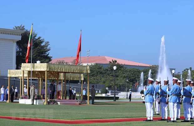 Myanmar President hosts welcome ceremony for Vietnamese PM hinh anh 1