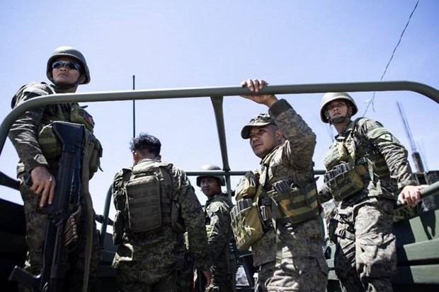 Philippine troops rescue two Indonesians held by Abu Sayyaf hinh anh 1