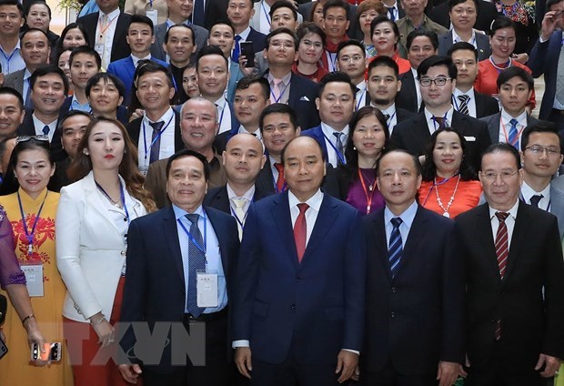 PM commits more incentives for SMEs hinh anh 1