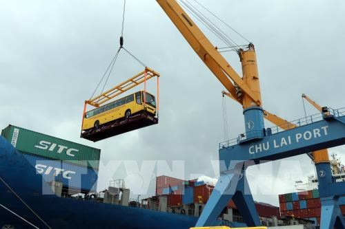 Thaco exports Vietnamese branded buses to Philippines hinh anh 1