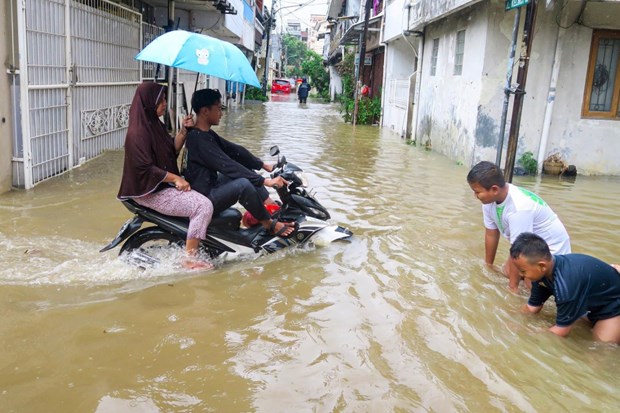 Indonesia uses weather modification technology to prevent flooding hinh anh 1