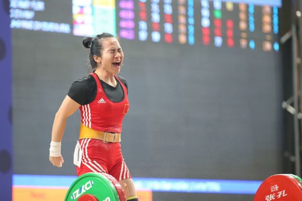Vietnamese weightlifters eye Tokyo Olympics hinh anh 1