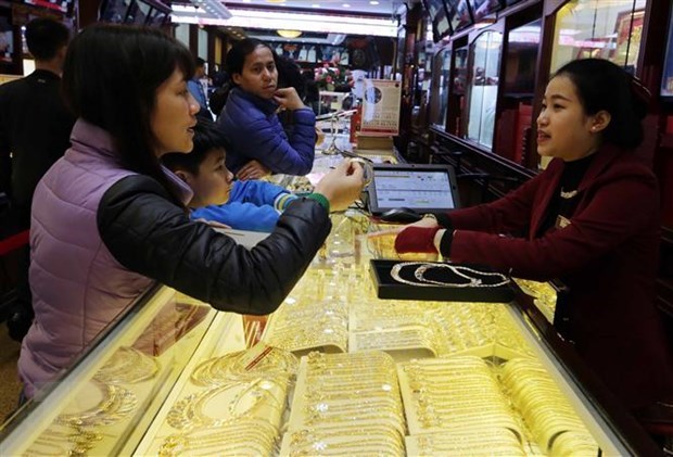 Gold prices slide but further growth expected hinh anh 1