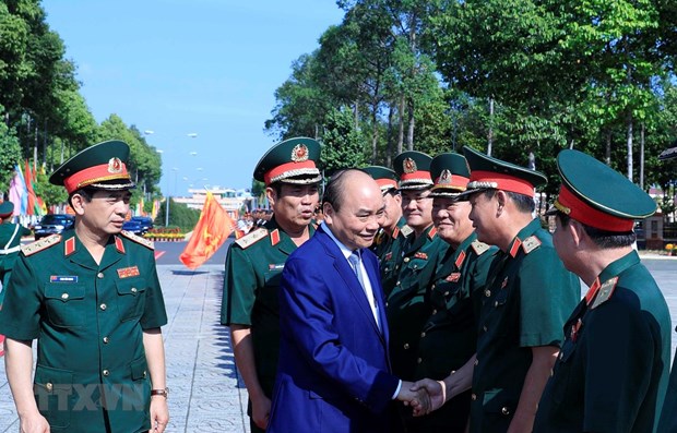 PM inspects combat readiness in Military Region 9 hinh anh 1