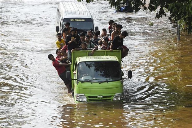 Flood victims sue Jakarta Governor over damage hinh anh 1