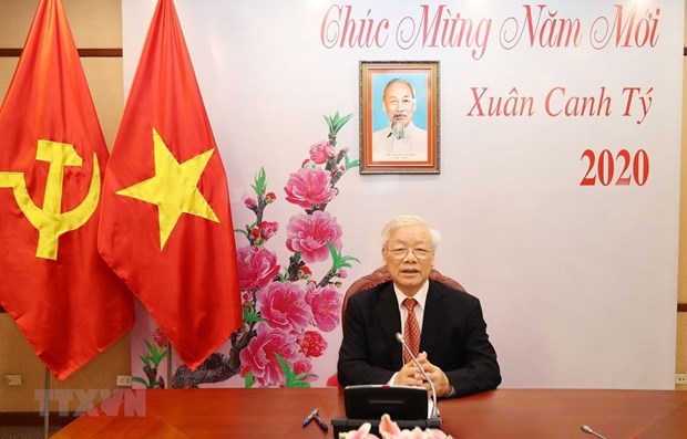 Vietnamese, Chinese top leaders hold phone talks hinh anh 1