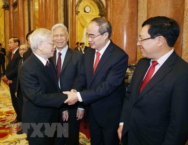 Party, State leader holds Tet meeting with senior officials, veteran revolutionaries hinh anh 1