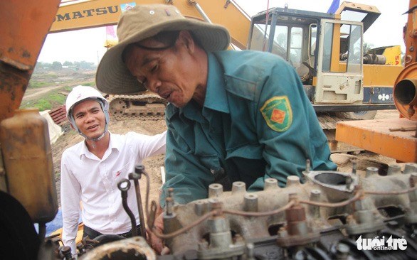 Tet far from home for road construction workers hinh anh 1