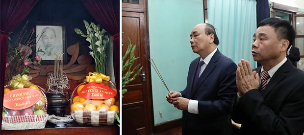 PM Nguyen Xuan Phuc offers incense to President Ho Chi Minh hinh anh 1