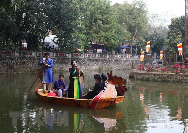 Spring festival draws tourists to Bac Ninh province hinh anh 1