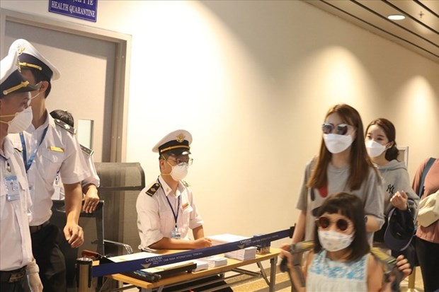 Hanoi stops receiving tourists from coronavirus-hit areas hinh anh 1