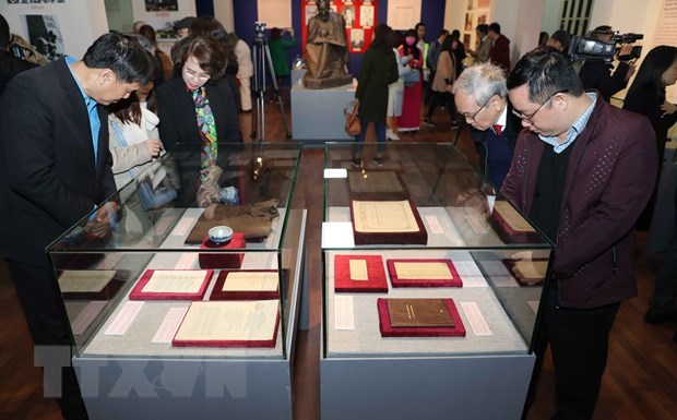 Exhibition highlights historical milestones of CPV hinh anh 1