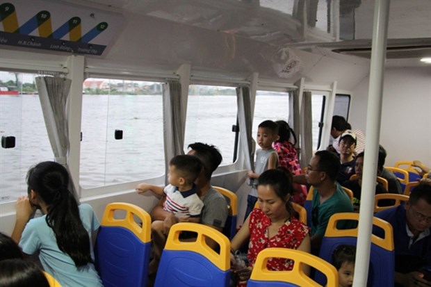 Sai Gon river bus fails to attract regular commuters hinh anh 1