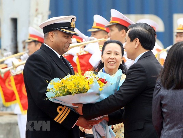 UK Royal Navy’s ship visits Hai Phong hinh anh 1