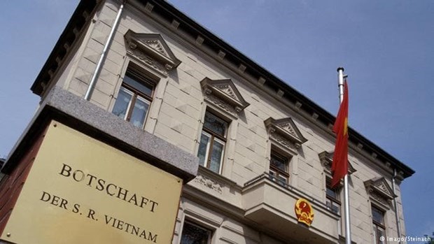 German police probe into Vietnamese migrant smuggling ring hinh anh 1