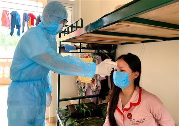 Hanoi tracks down close contacts of COVID-19 patients hinh anh 1