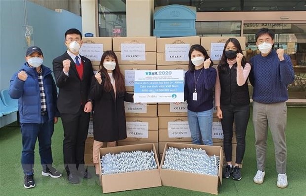 Vietnamese students in RoK receive support to fight COVID-19 hinh anh 1