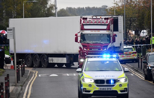 UK police charge another over Essex lorry deaths hinh anh 1