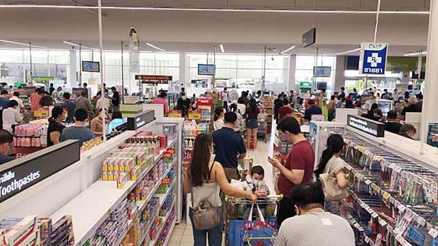Thailand: People flock to buy goods after BMA announces closure of risk places hinh anh 1