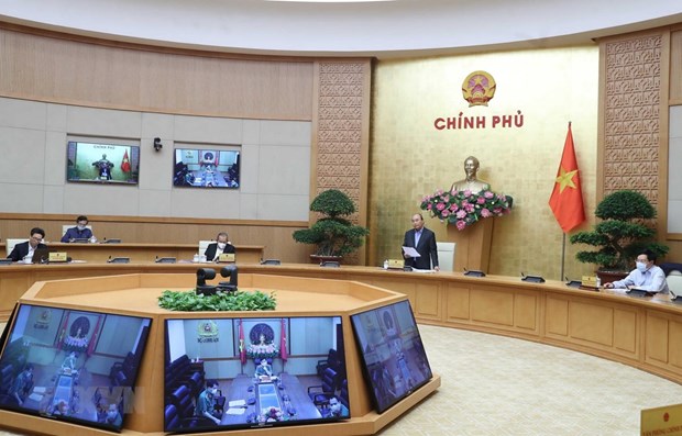 PM orders more drastic actions to fight COVID-19 pandemic hinh anh 1