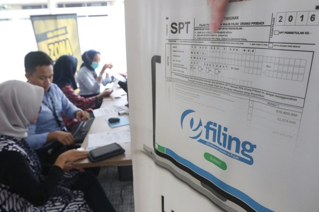 Indonesia’s 2020 state revenue forecast to decline 10 percent due to COVID-19 hinh anh 1