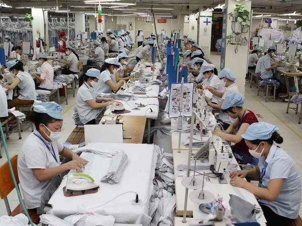 Ministry launches investigation into anti-dumping duties on polyester yarn hinh anh 1