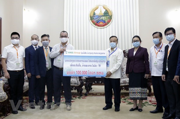 Vietnamese giant HAGL helps Laos buy medical supplies against COVID-19 hinh anh 1