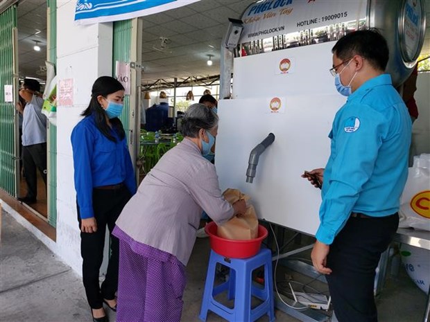 “Rice ATMs” supporting people nationwide during pandemic hinh anh 1
