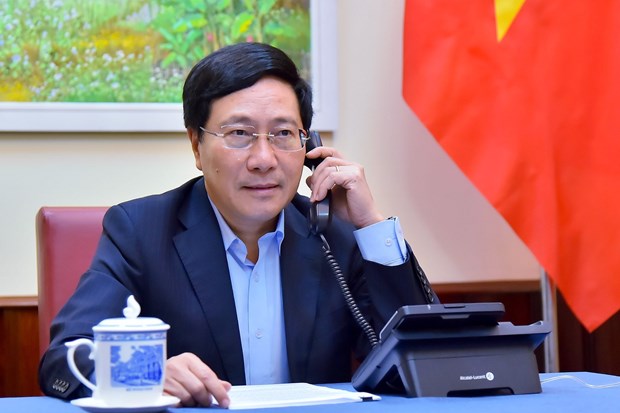 Deputy PM, FM holds phone talks with Spanish foreign minister hinh anh 1