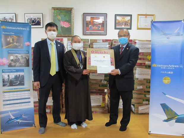 Embassy in Japan supporting Vietnamese citizens affected by COVID-19 hinh anh 1
