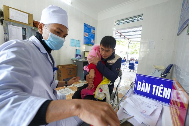 UNICEF, WHO ready to further support Vietnam in immunisation for children hinh anh 1