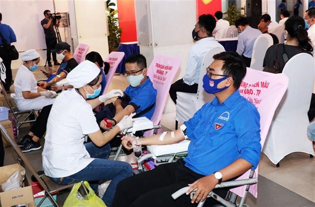 Ho Chi Minh City, Nghe An province organise blood donation day hinh anh 1