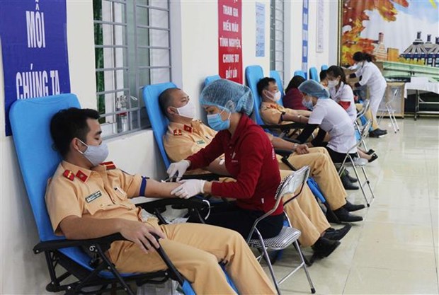 Ho Chi Minh City, Nghe An province organise blood donation day hinh anh 2