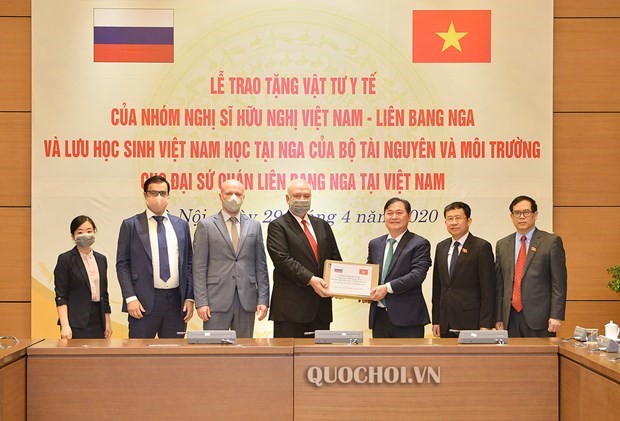 Vietnam donates medical supplies to help Russia fight COVID-19 hinh anh 1