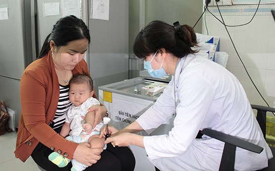 HCM City’s health sector to resume immunisations hinh anh 1