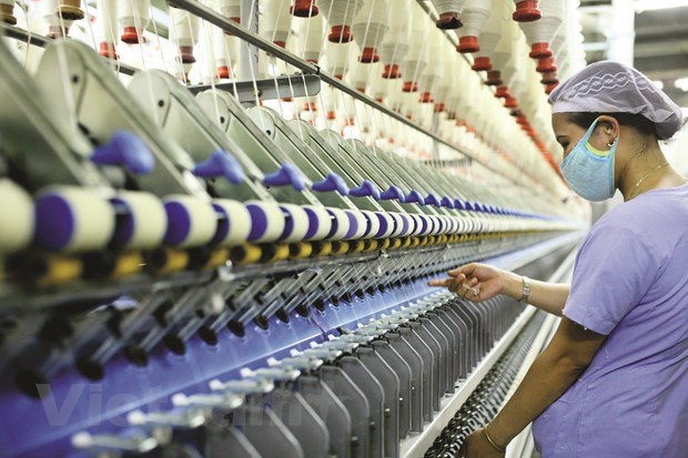 Garment exports fall 6.6 percent in four months hinh anh 1