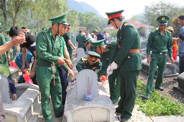 Martyrs’ remains repatriated from Laos reburied in Thanh Hoa hinh anh 1