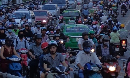 HCM City speeds up site compensation for key traffic projects hinh anh 1