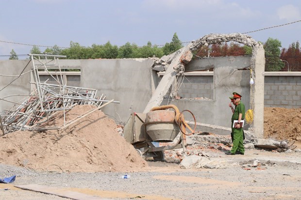 Legal proceedings launched against deadly wall collapse case in Dong Nai hinh anh 1