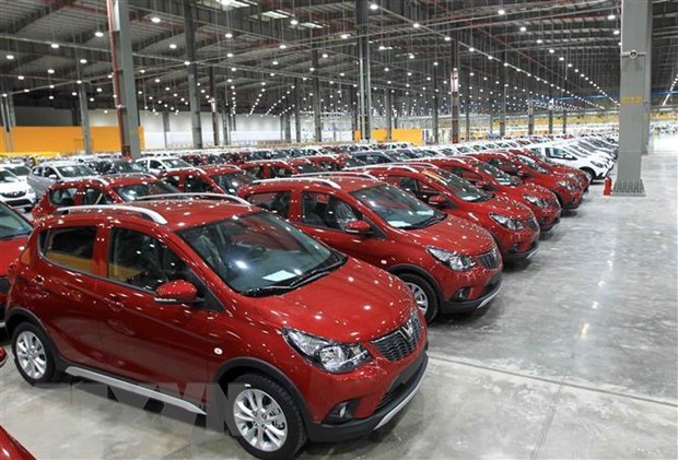 Prime Minister cuts registration fee for locally-manufactured car buyers hinh anh 1
