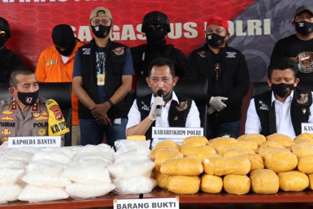 Indonesian police seize 821kg of crystal meth hinh anh 1