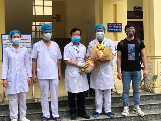 Five more COVID-19 patients given all-clear hinh anh 1