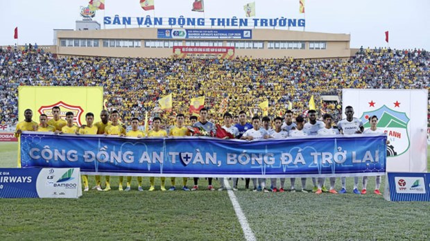 Vietnam first in Southeast Asia to resume competitive football with spectators: AFC hinh anh 1