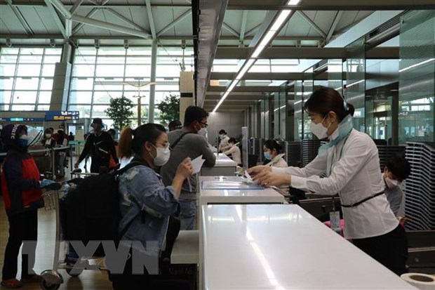 Vietnamese citizens return home from RoK hinh anh 1