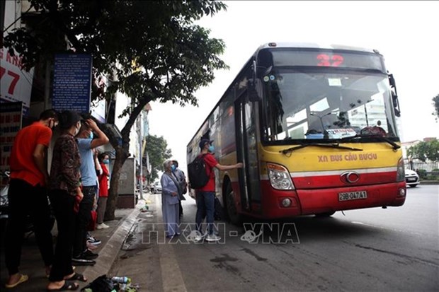 Hanoi to build 270 bus shelters, upgrade 330 hinh anh 1